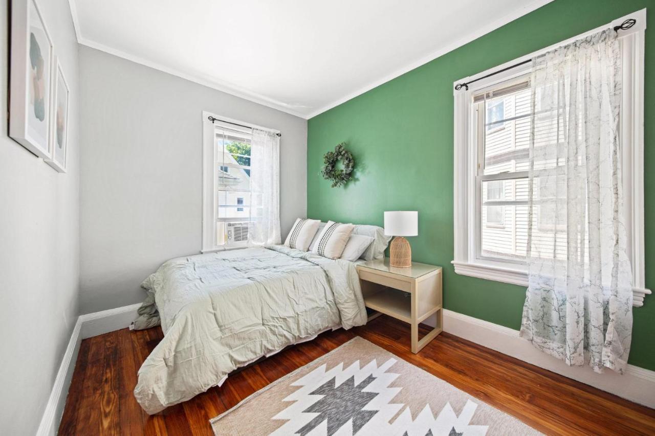 בוסטון Cozy Up In 5Br Apt Near Charming Oak Square מראה חיצוני תמונה